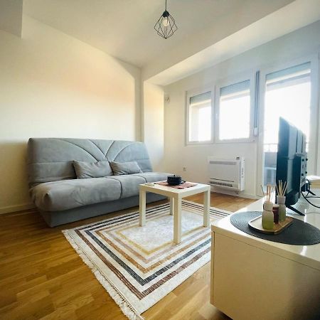 Apartman Nikol Κουμάνοβο Εξωτερικό φωτογραφία