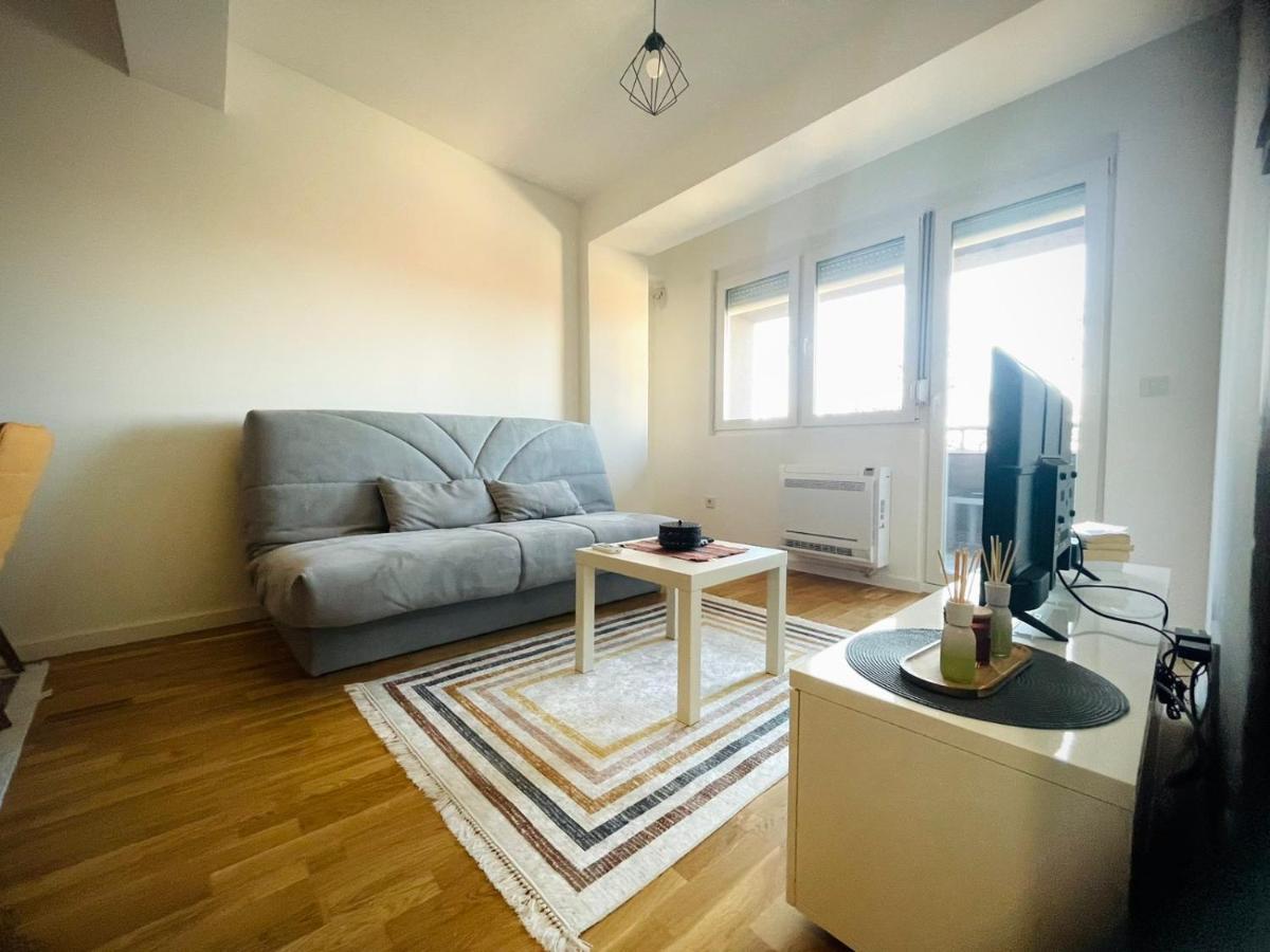 Apartman Nikol Κουμάνοβο Εξωτερικό φωτογραφία