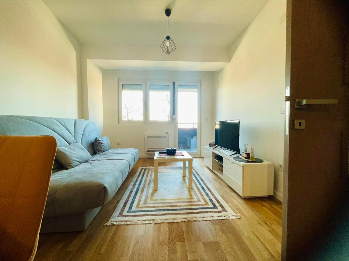 Apartman Nikol Κουμάνοβο Εξωτερικό φωτογραφία